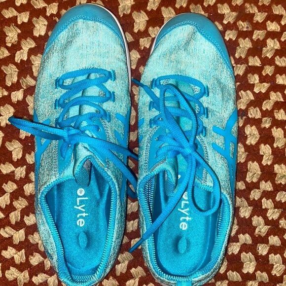 ASICS Sky Blue Sneakers!!  - Picture 8 of 8